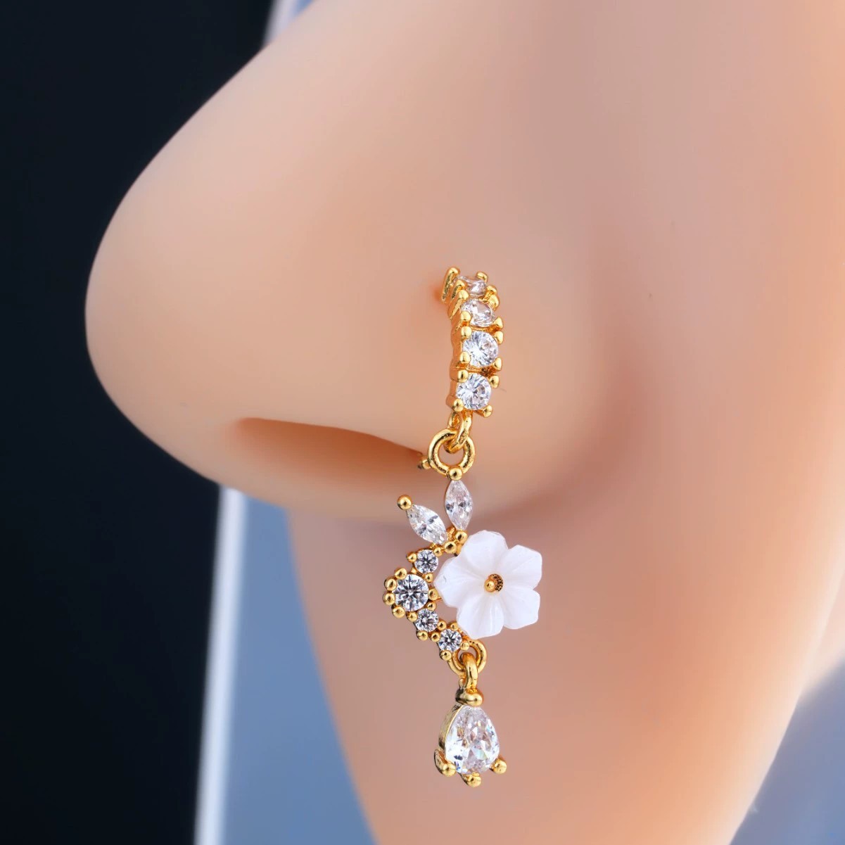Goldener Blumen-Nasenring mit  – Body Jewelry Surgical Steel Bewertung und Preis